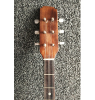 Μπουζούκι παραδοσιακό τρίχορδο από καρυδιά . |  Μπουζούκια 6-χορδα στο Pegasus Music Store