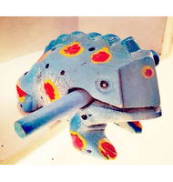 Χρωματιστή ξύλινη ξύστρα βάτραχος 12cm. |  Kρουστά Χειρός στο Pegasus Music Store