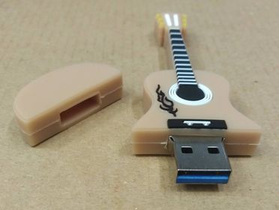 GUITAR USB 3.0 - 16GB |  Gifts for musicians. στο Pegasus Music Store