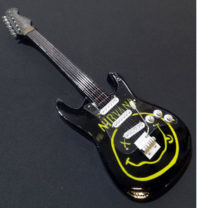 Ξύλινη μινιατούρα ηλεκτρικής κιθάρας . |  Gifts for musicians. στο Pegasus Music Store