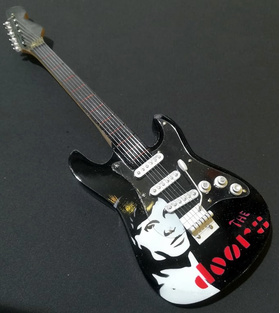 Ξύλινη μινιατούρα ηλεκτρικής κιθάρας . |  Gifts for musicians. στο Pegasus Music Store