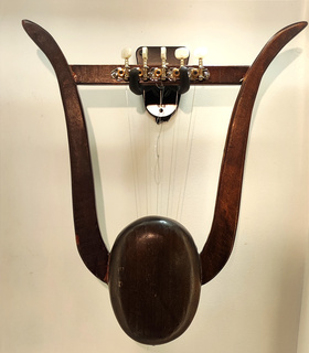 Apollonia Lyra 5 - strings with ancient greek soldier design |  Greek ancient instruments. στο Pegasus Music Store